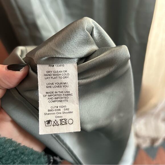 Show‎ Me Your Mumu Shannon One Shoulder Dress Maxi Silver Sage Luxe Satin NWT L - Picture 5 of 8